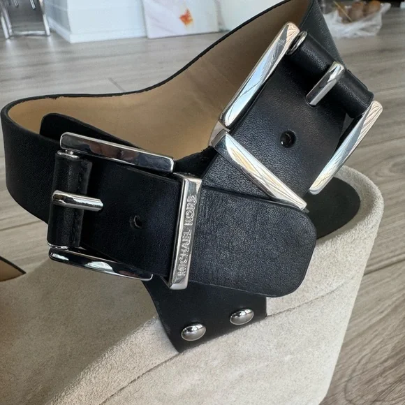 Colby Wedge Sandals - Picture 6 of 9